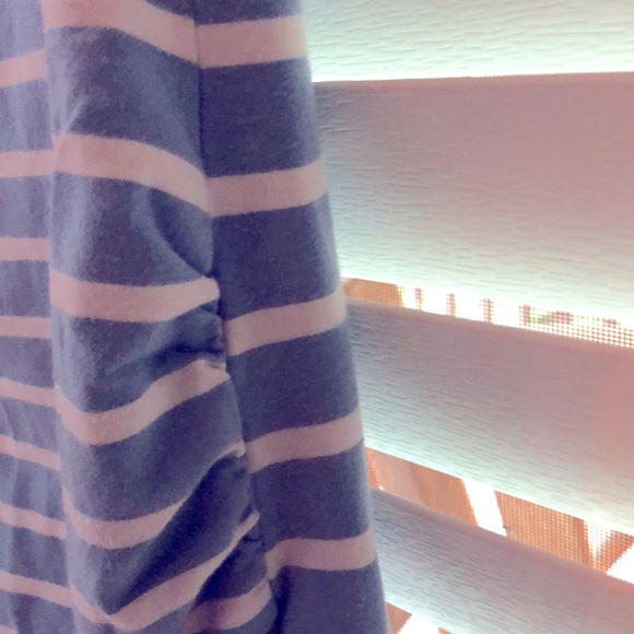 H&M maternity top - Picture 3 of 4